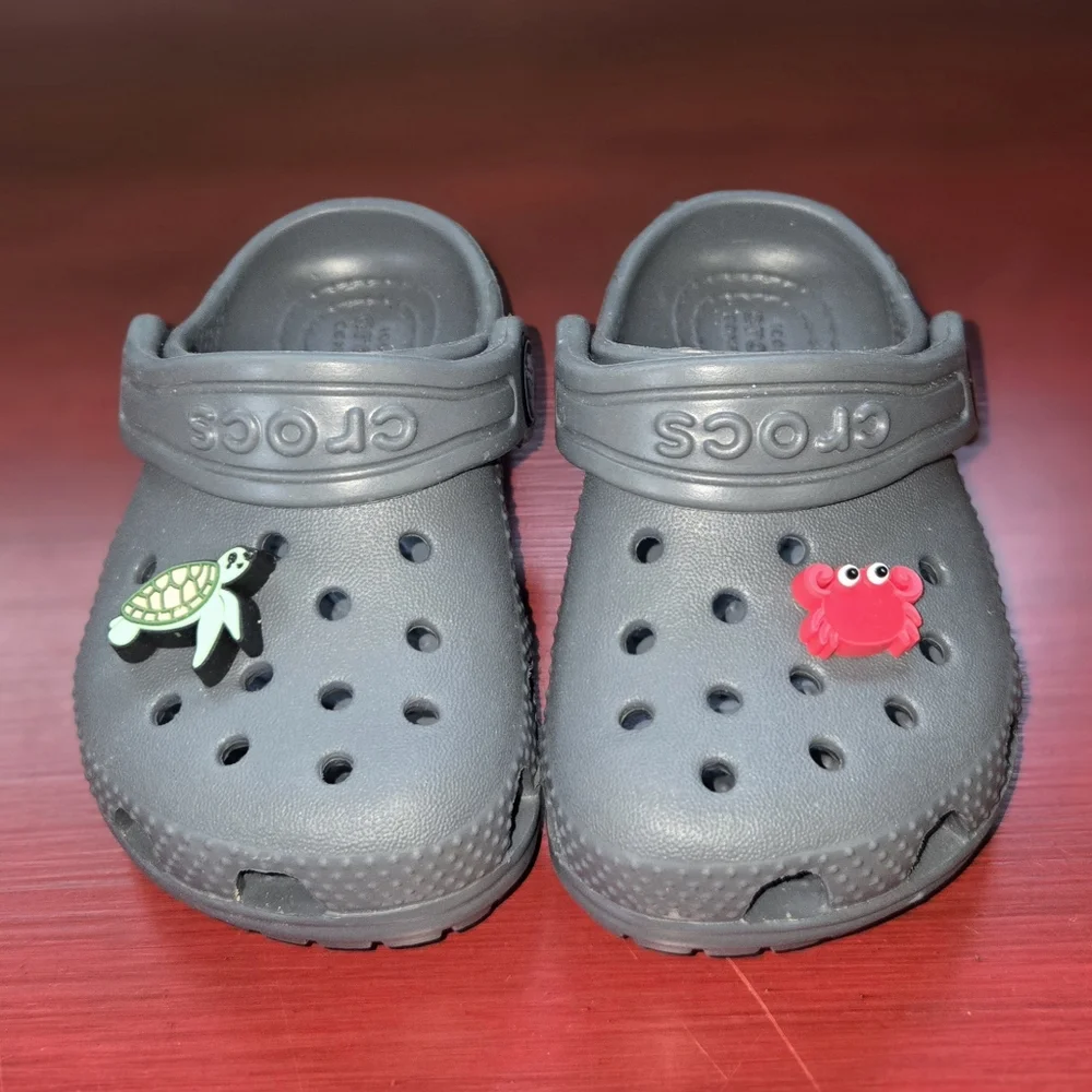 Crocs Unisex Kids Classic Clog Slate Gray Crab Turtle Jibbitz Size C5